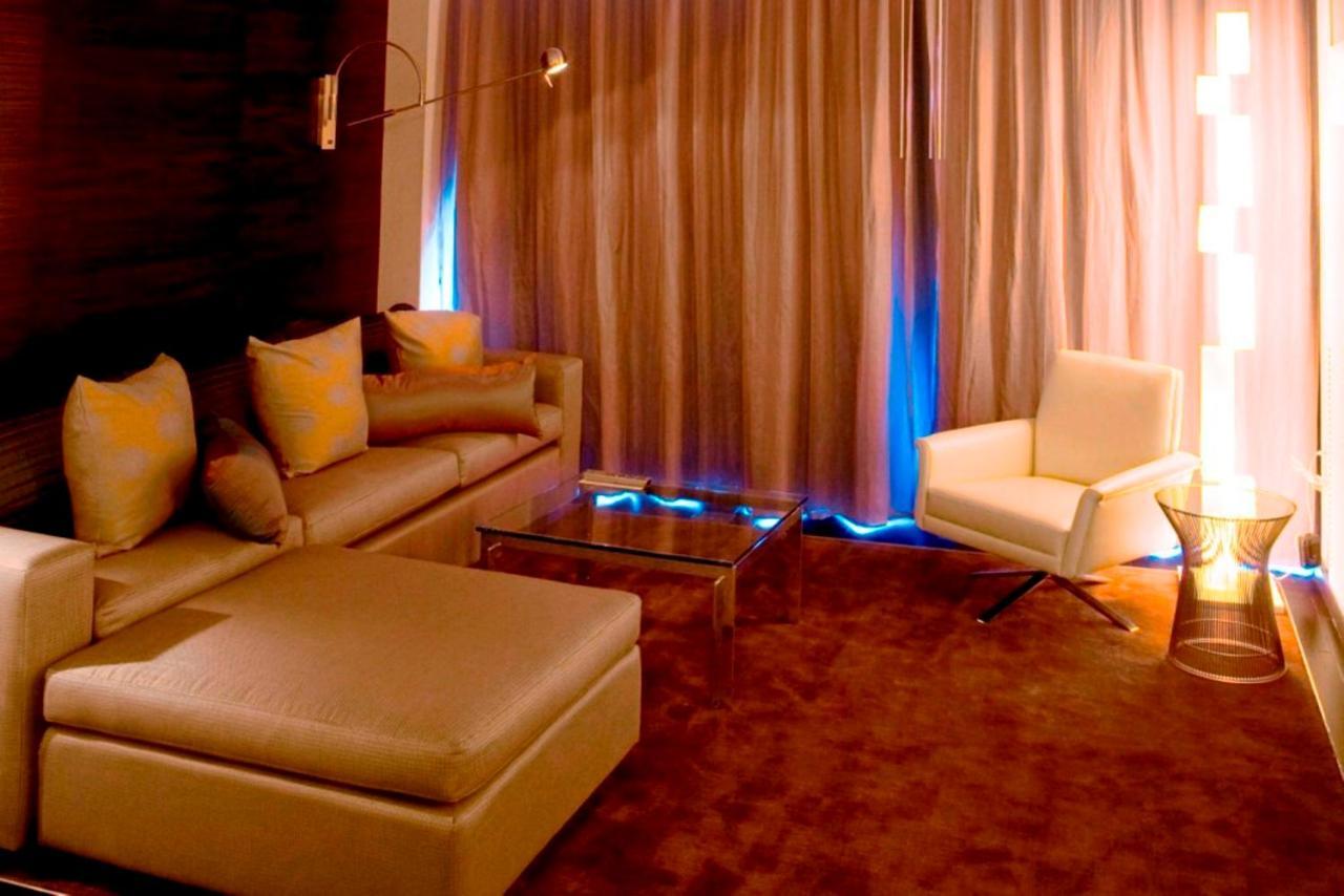 Jet Luxury At The Palms Place Apartahotel